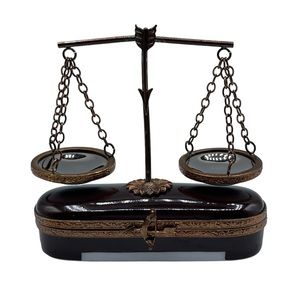 Limoges France Peint Main Scales of Justice Legal Law Porcelain Trinket Pill Box